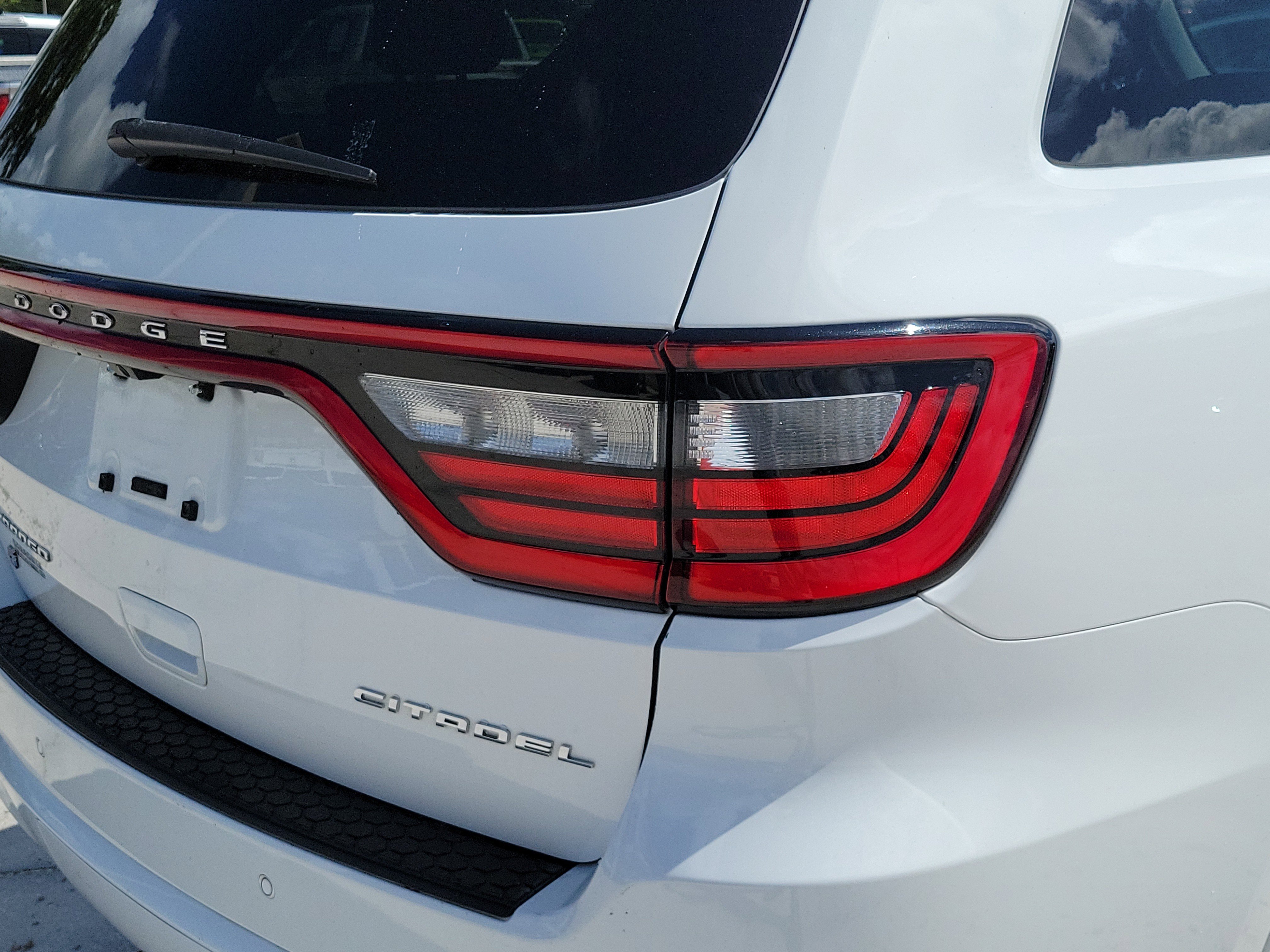 Used 2019 White Knuckle Clearcoat Dodge Citadel image 11