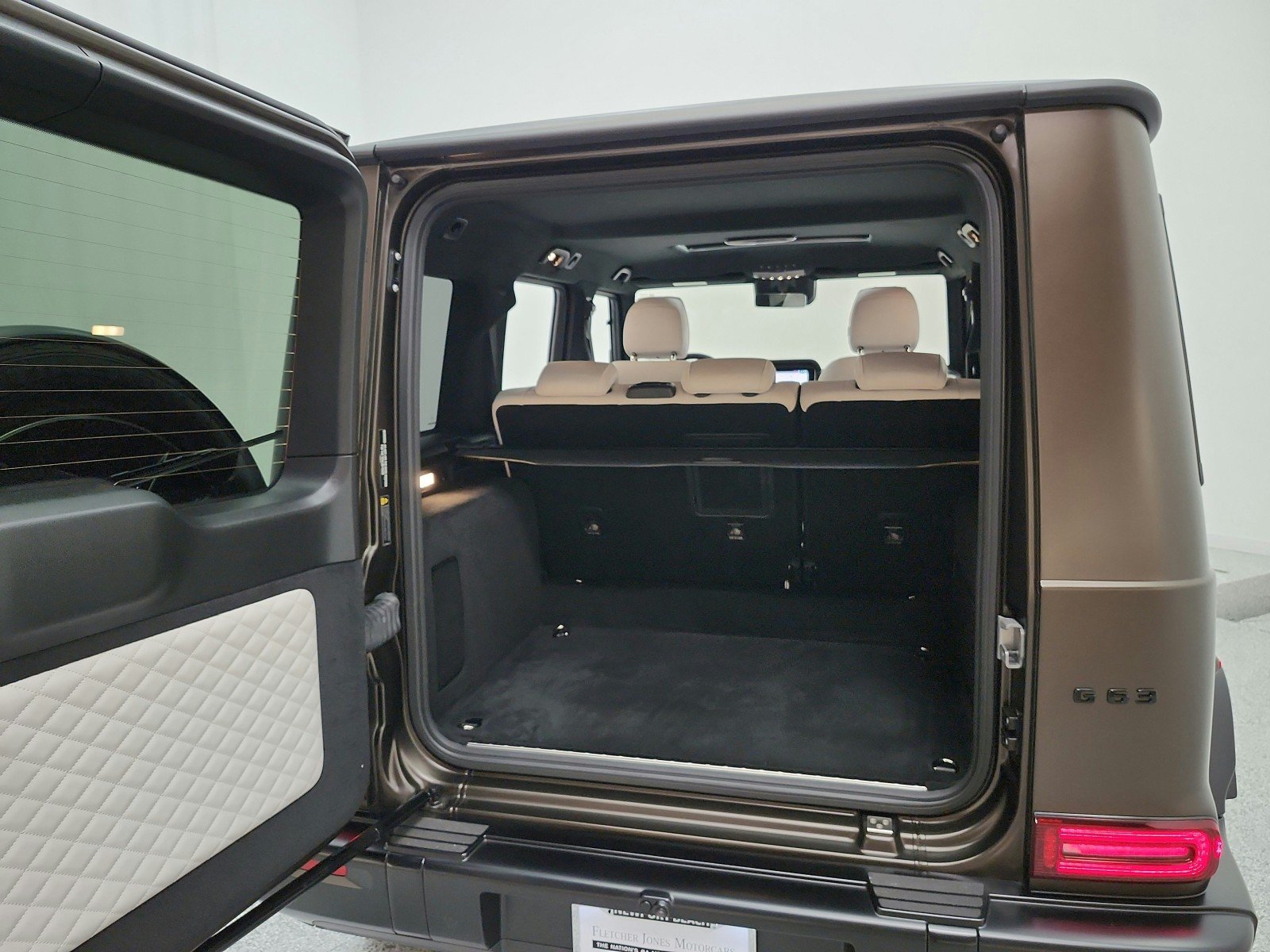 Certified Used 2025 MANUFAKTUR Dakota Brown magno Mercedes-Benz AMG® G 63 SUV image 21