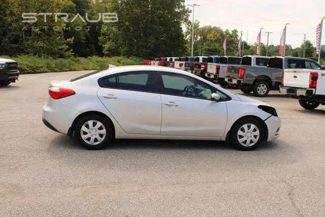Used 2016 Silky Silver Kia LX image 4