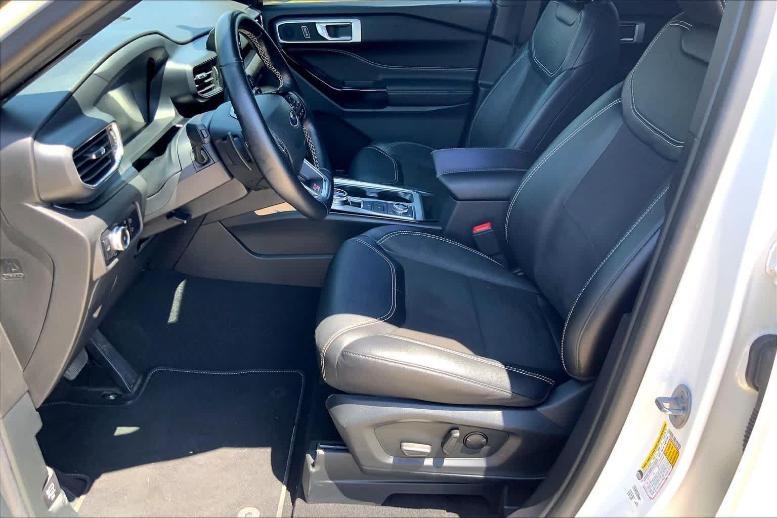 Used 2023 Star White Metallic Tri-Coat Ford ST image 8
