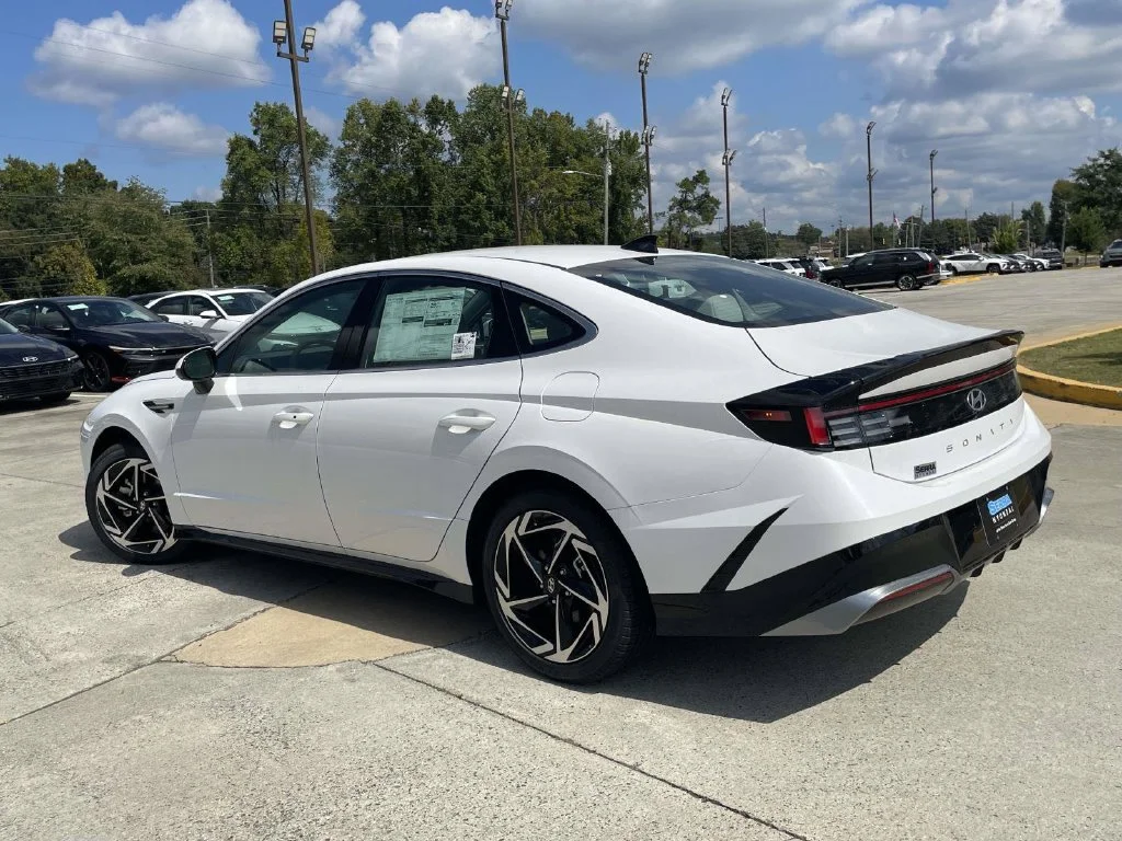 New 2026 White Hyundai SEL Sport image 4