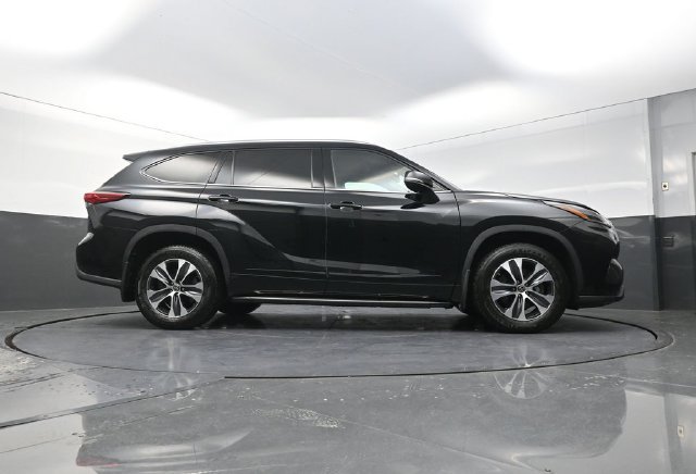 Used 2021 Black Toyota XLE image 39