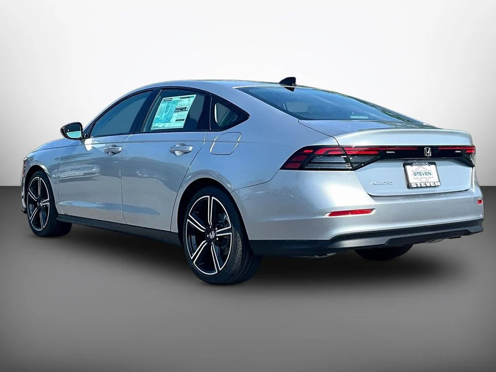 New 2026 Solar Silver Metallic Honda SE image 4