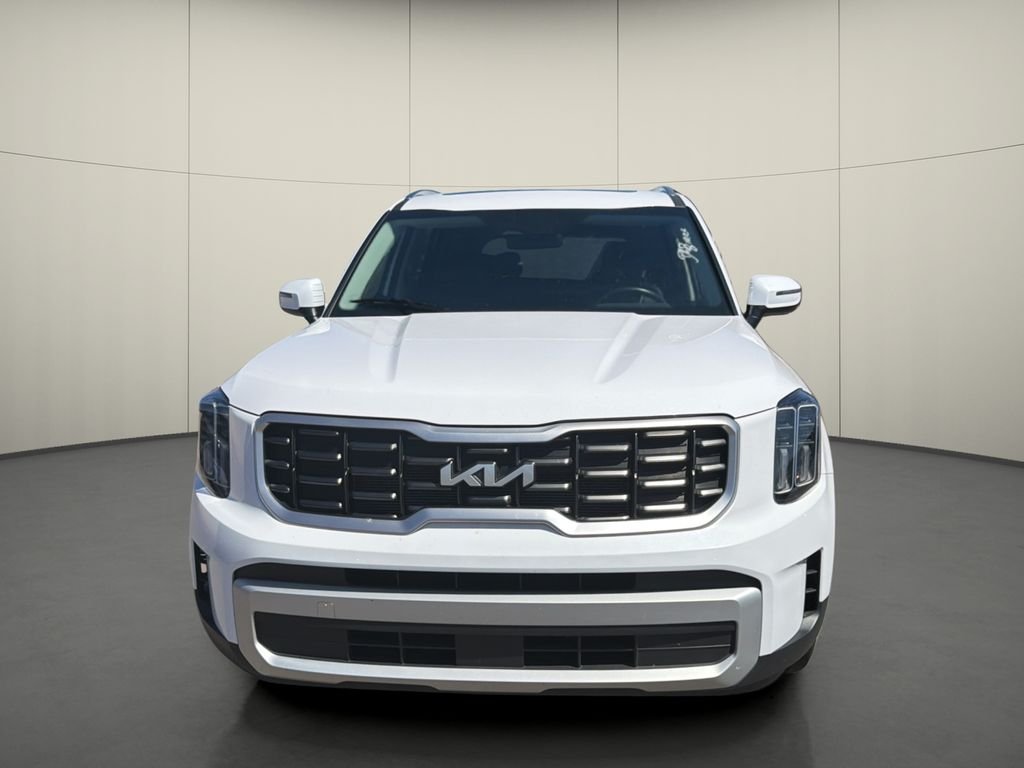 Used 2025 White Kia S image 2