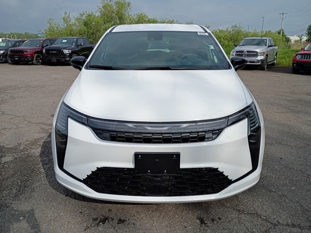 Used 2027 White Chrysler Select image 2
