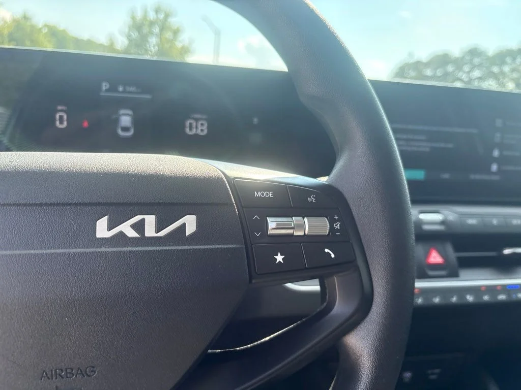 Used 2025 White Kia LX image 32
