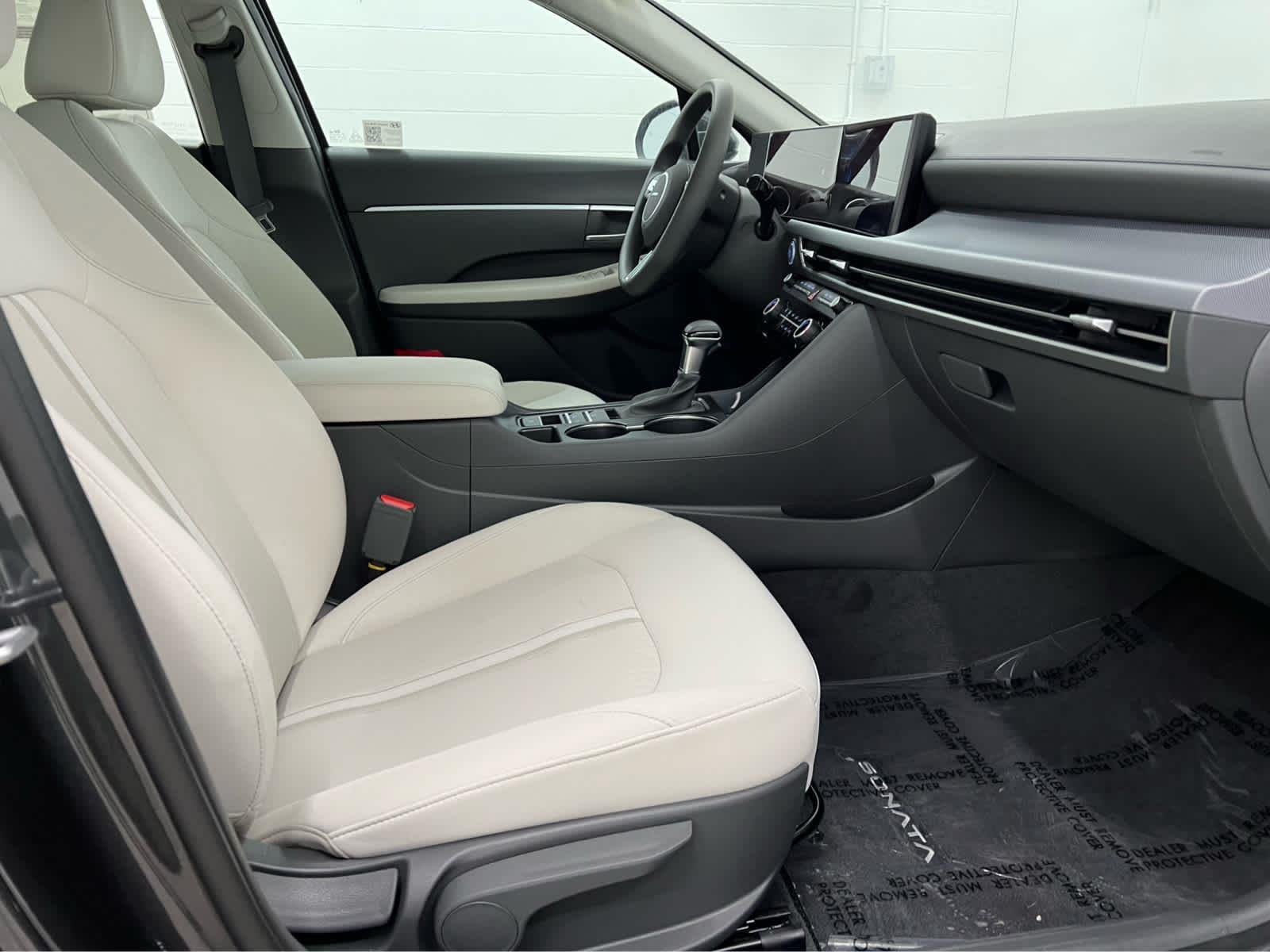 Used 2025 Portofino Gray Hyundai SE image 23