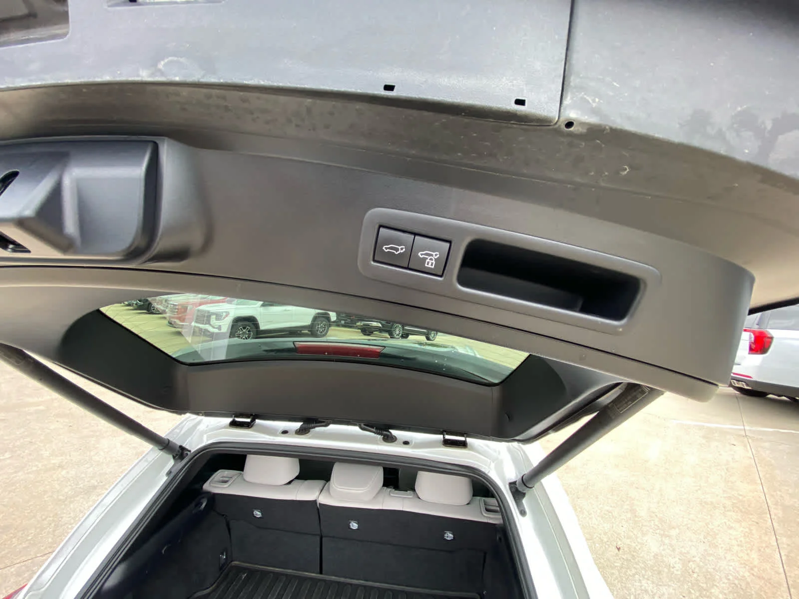 Used 2025  Lexus UX 300h image 25