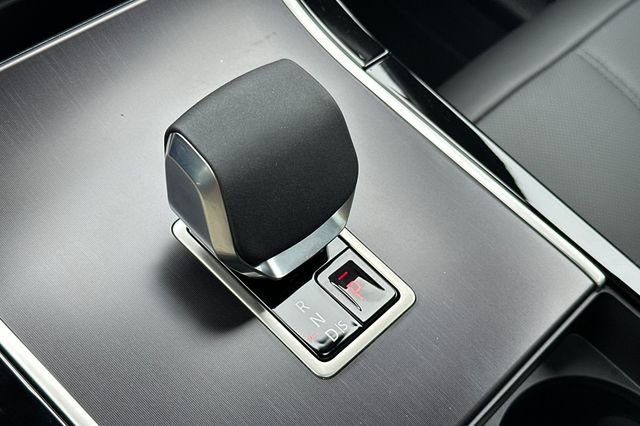 New 2026 Santorini Black Land Rover Dynamic SE image 20