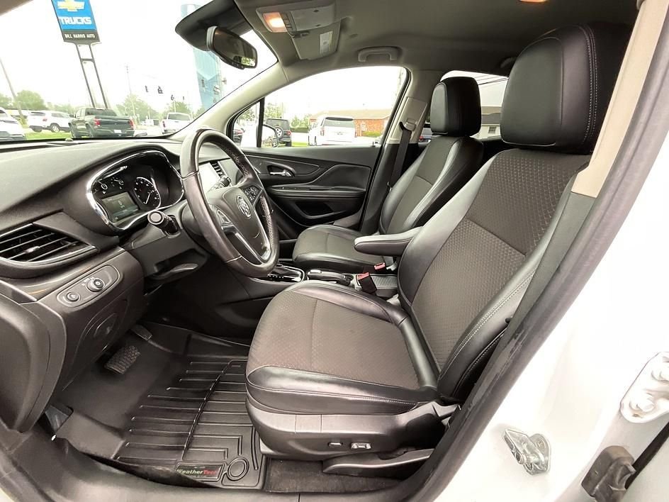 Used 2018 White Buick Preferred image 5