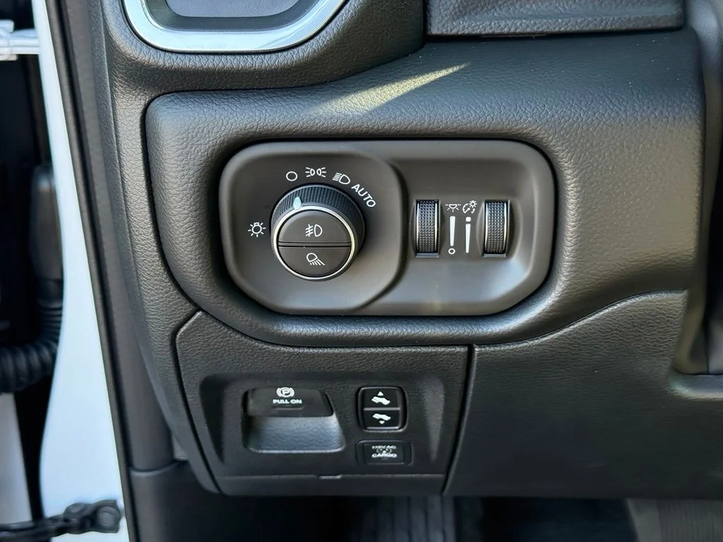 New 2027 Bright White Clear-Coat Exterior Paint RAM Laramie image 19