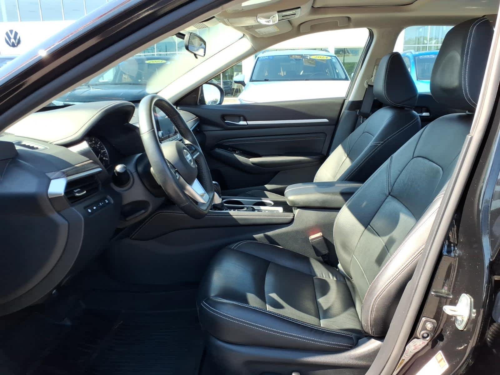 Used 2022 Super Black Nissan 2.5 SL image 11