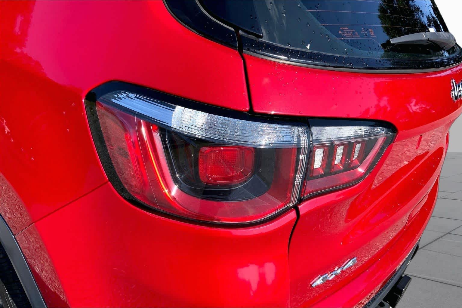 Used 2019 Redline Pearlcoat Jeep Sport image 28