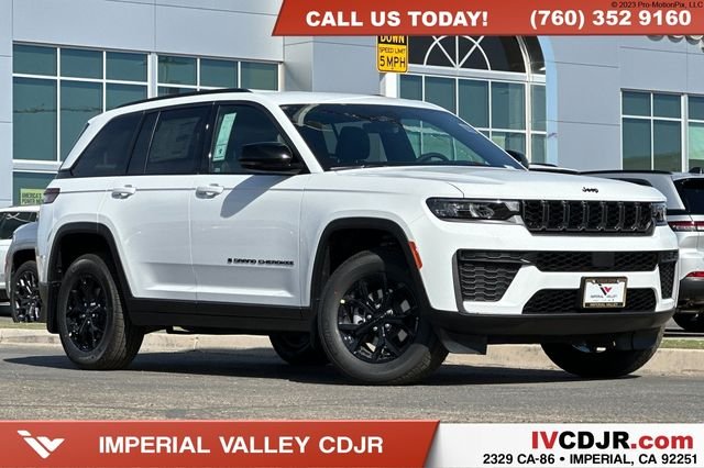 2026 Jeep Grand Cherokee Laredo Altitude