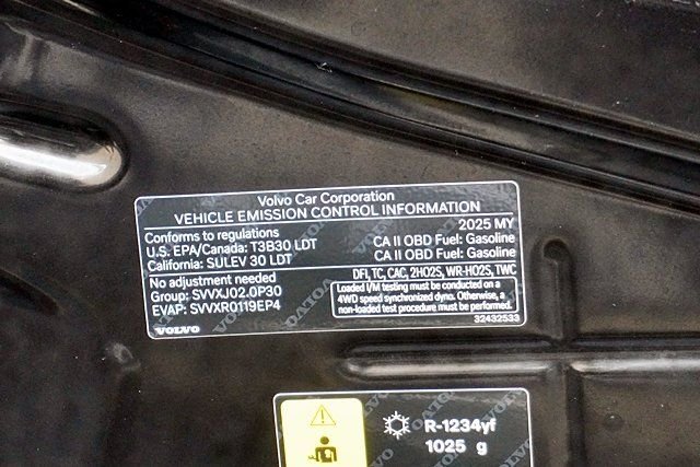 Used 2025 Black Volvo B6 Plus 6-Seater image 38