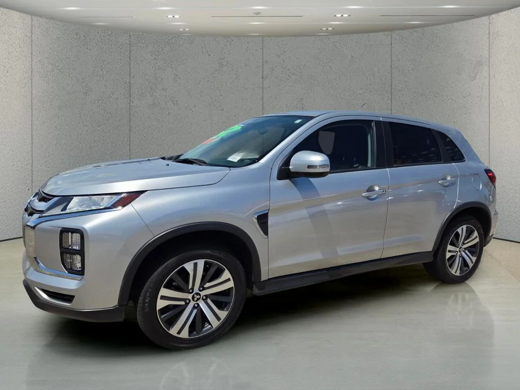 Used 2025 Silver Mitsubishi 2.0 SE image 9