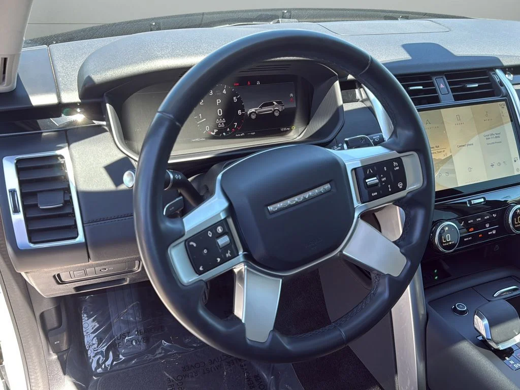 Used 2024  Land Rover S image 14