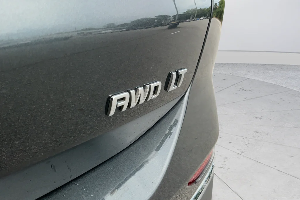 Used 2020 Gray Chevrolet LT image 32