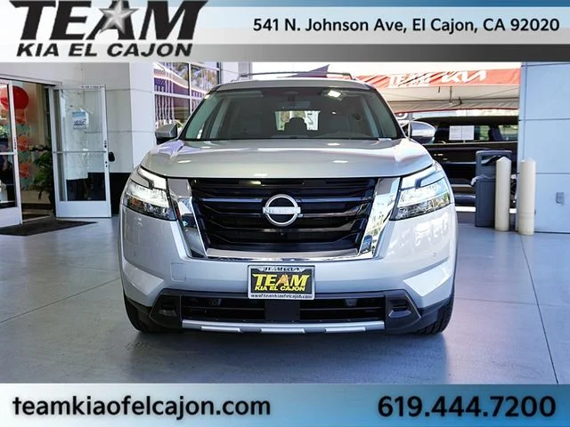 Used 2024 Silver Nissan SL image 4
