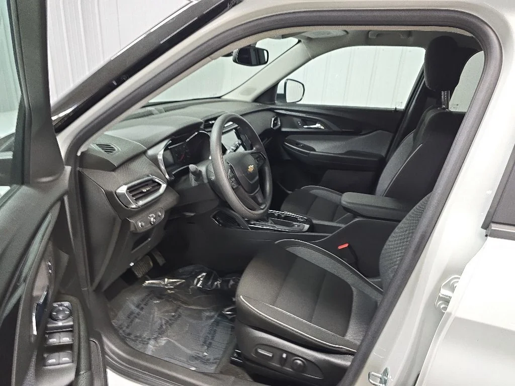 Used 2023 White Chevrolet LT image 28