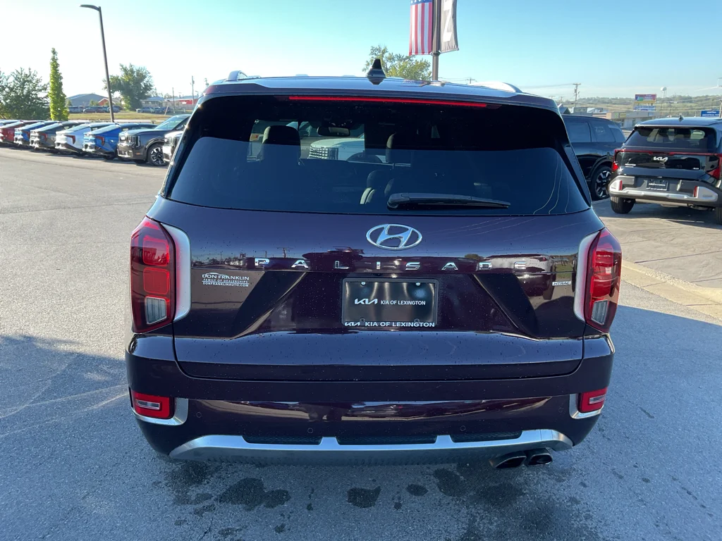 Used 2022 Sierra Burgundy Hyundai Calligraphy image 9