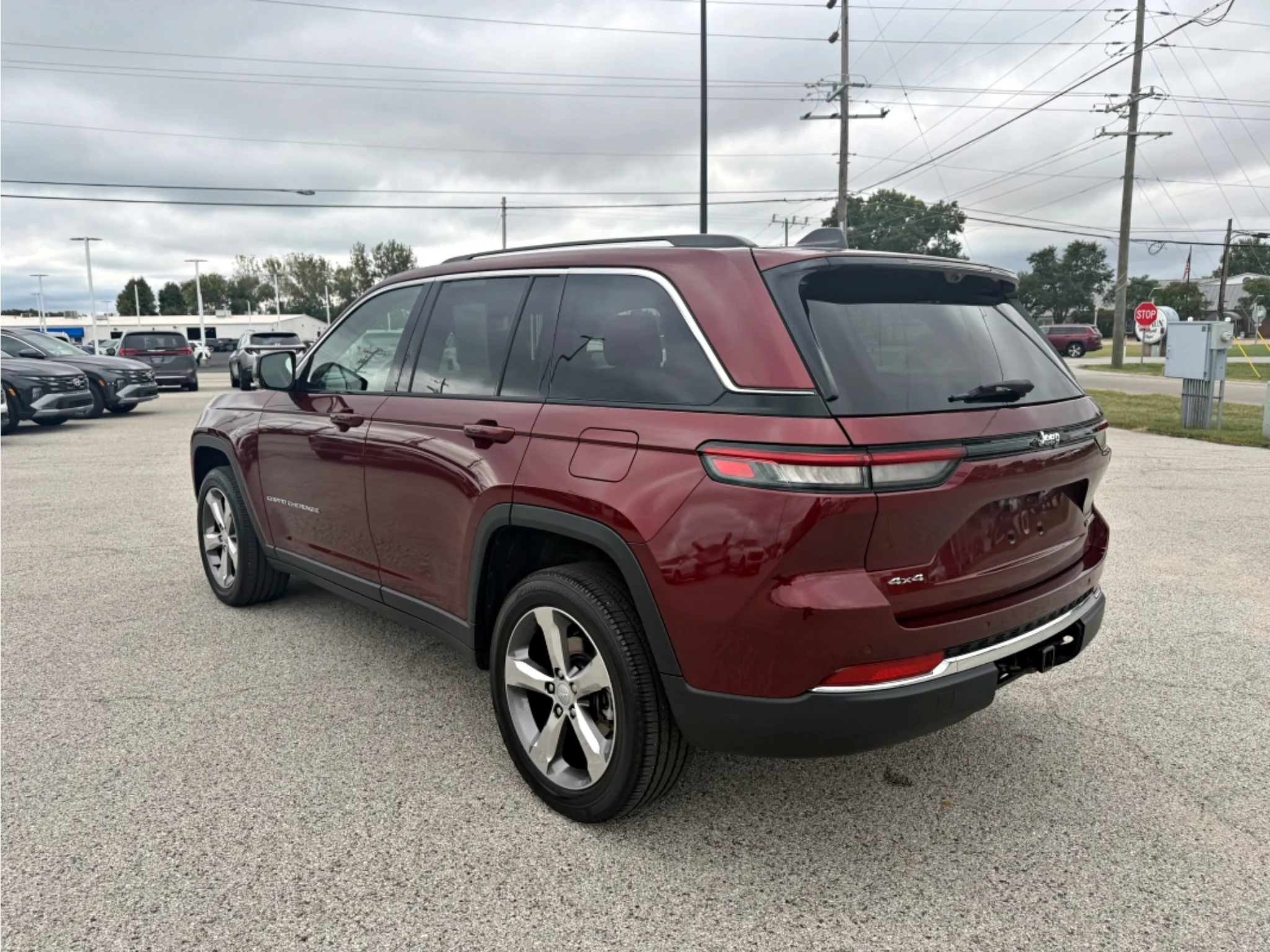 Used 2022 Velvet Red Pearl Jeep Limited image 8