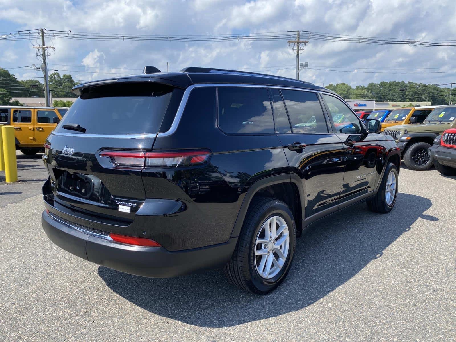 Certified Used 2023 Diamond Black Crystal Pearlcoat Jeep Laredo image 3