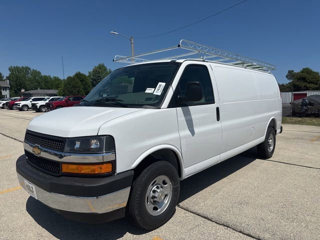 2026 Chevrolet Express 3500 Extended Work Van's photo