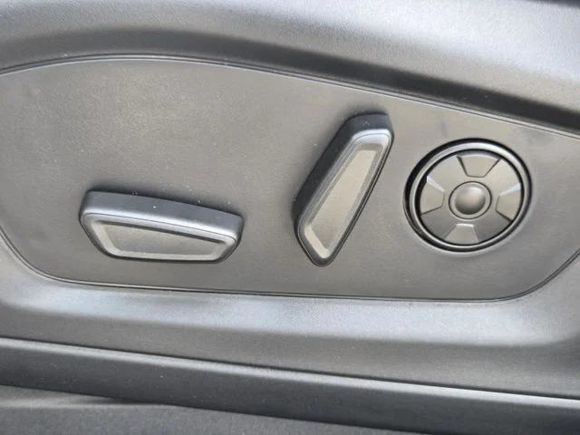 New 2026 Star White Metallic Tri-Coat Ford Platinum™ image 25