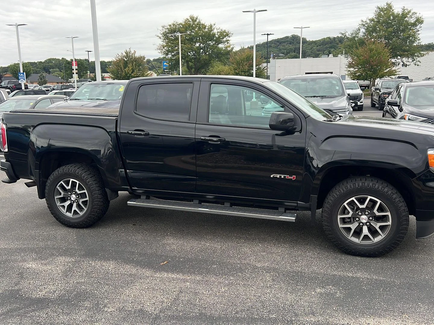 Used 2021 Onyx Black GMC 4WD AT4 w/Cloth image 3