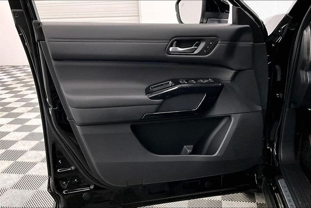 New 2026 Super Black Nissan Platinum image 31