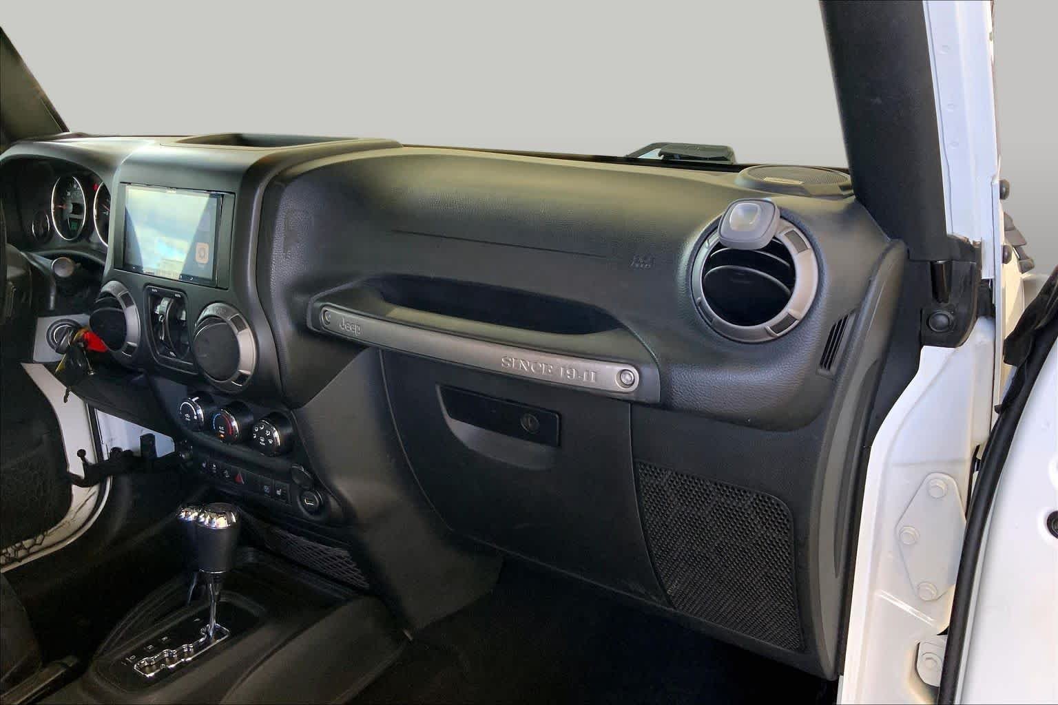 Used 2017 Bright White Clearcoat Jeep Sport image 18