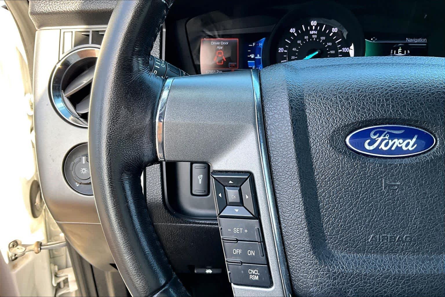 Used 2016 White Platinum Metallic Tri-Coat Ford Platinum image 23