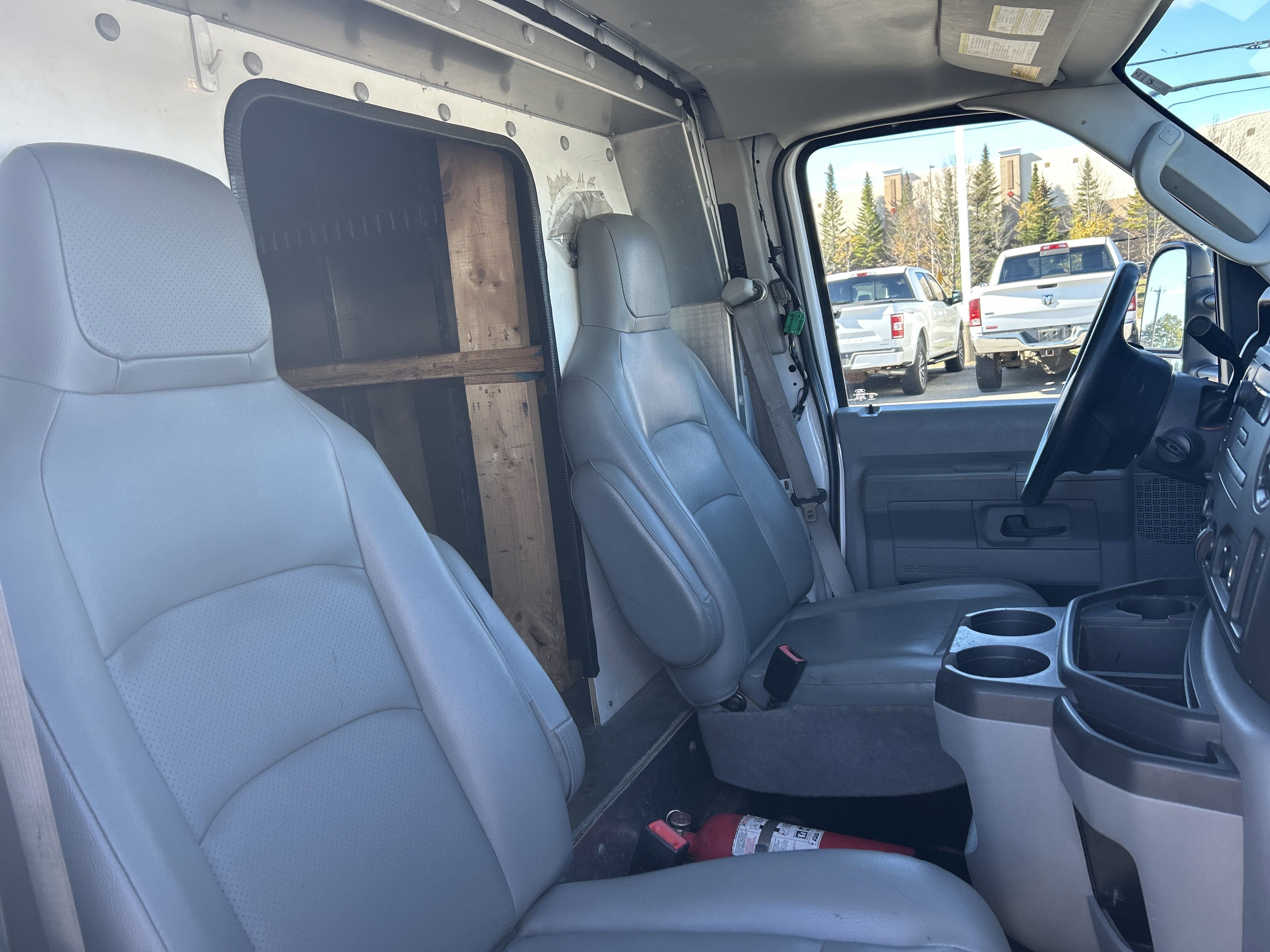 2019 Ford E-350 photo 3