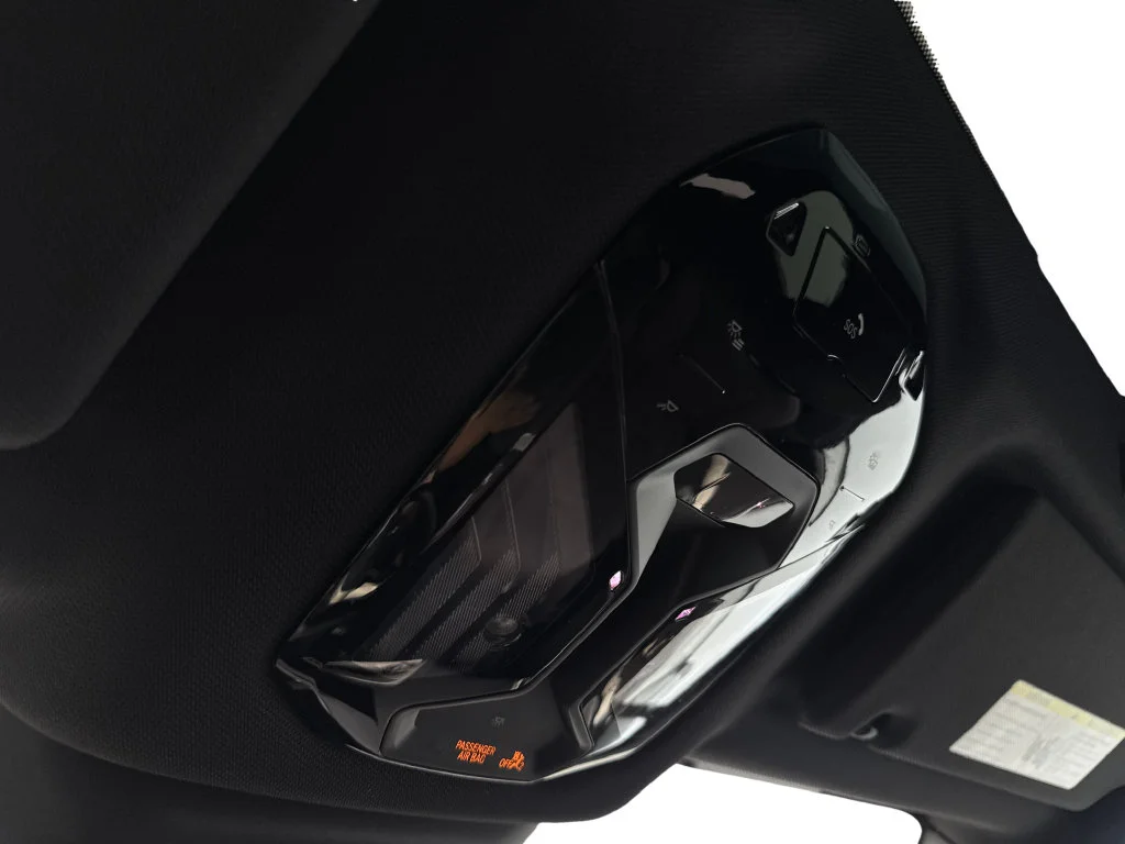 Used 2023 White BMW M60 image 74