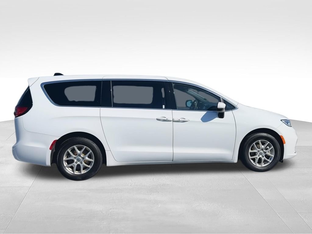 Used 2023 White Chrysler Touring image 9