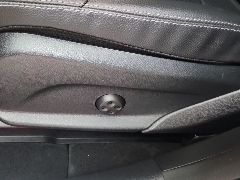 Used 2022 Black Mercedes-Benz GLC 300 image 16