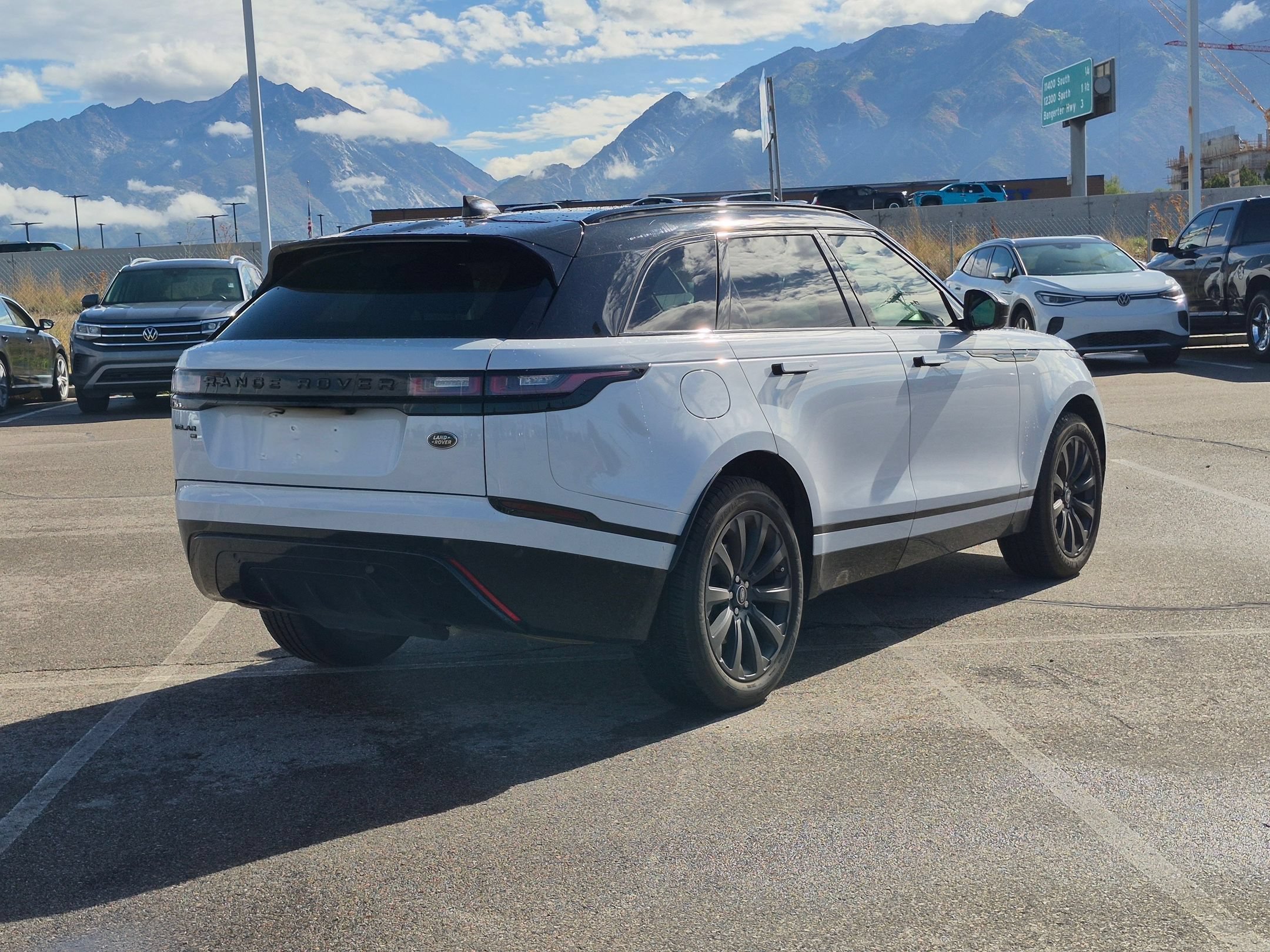 Used 2021 White Land Rover R-Dynamic S image 3