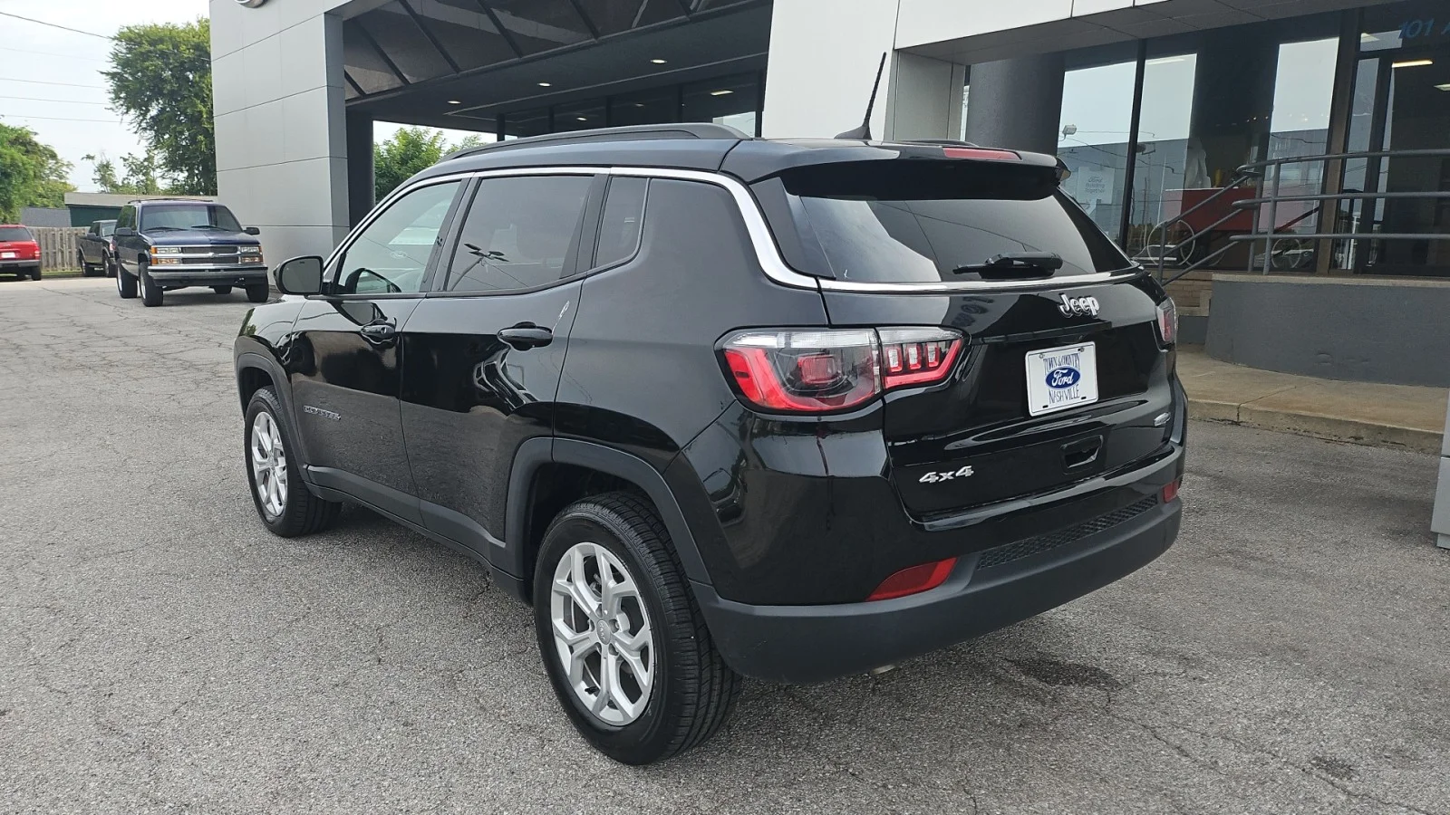 Used 2024 Black Jeep Latitude image 3