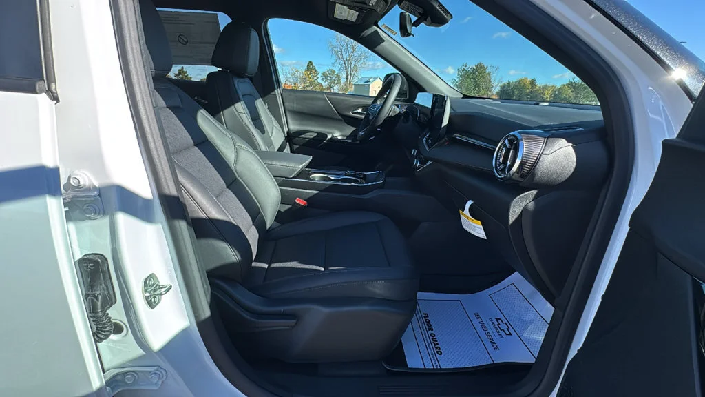 New 2027 Summit White Chevrolet LT image 8