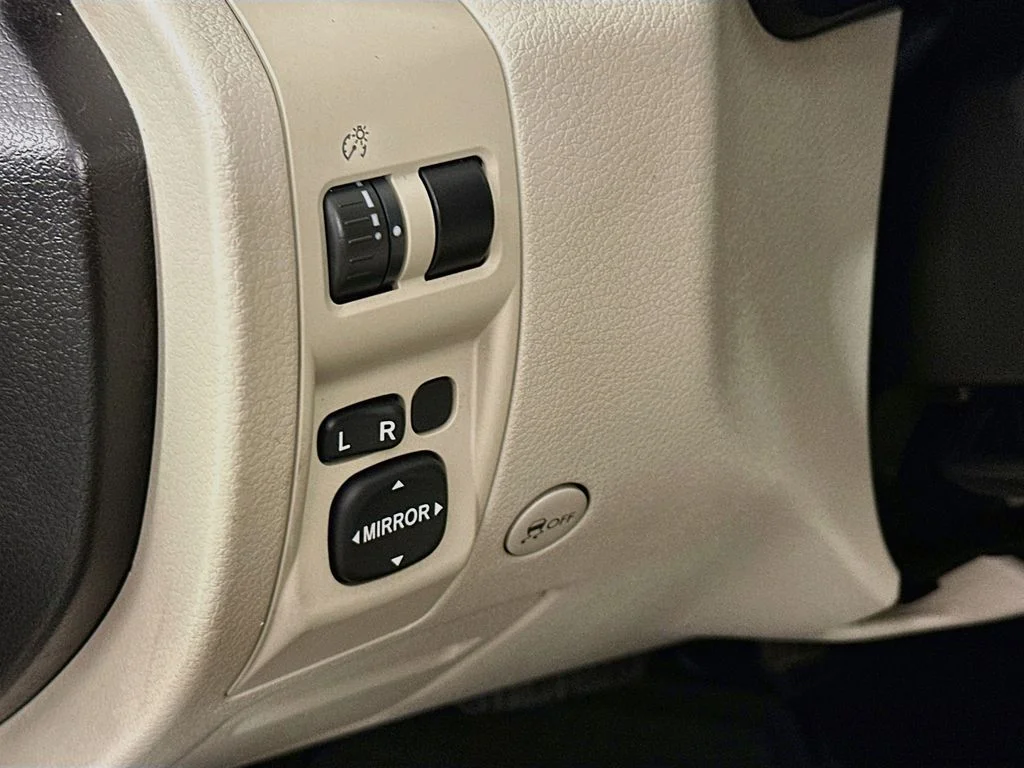 Used 2011 Obsidian Black Pearl Subaru 2.5i image 11