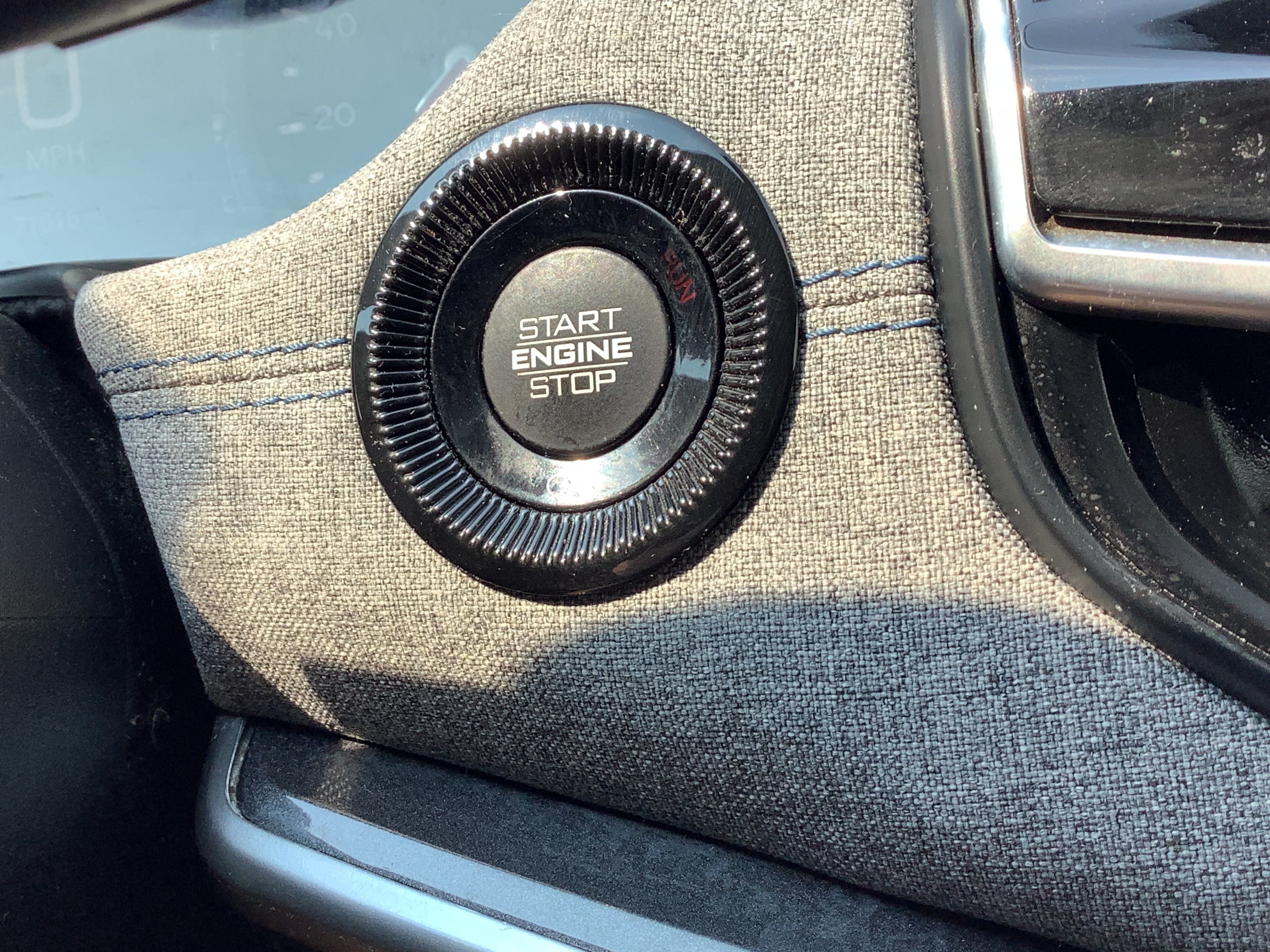 Used 2022 White Jeep Latitude image 17