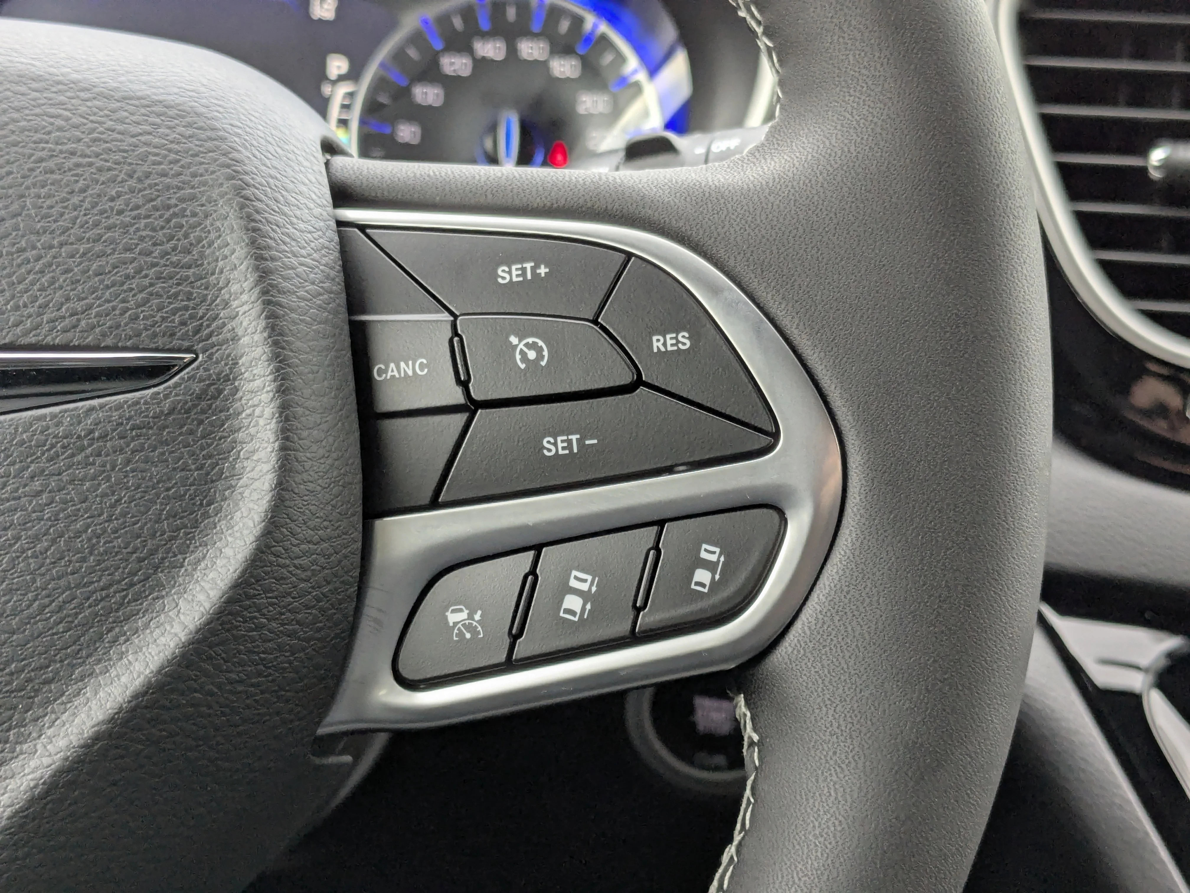 New 2026 White Chrysler SXT - - Customer Preferred Package 27E - Engine Block Heater & More image 18