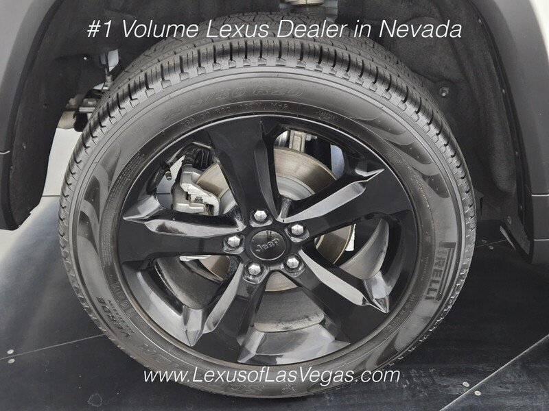 Used 2024 Bright White Clearcoat Jeep Limited image 10