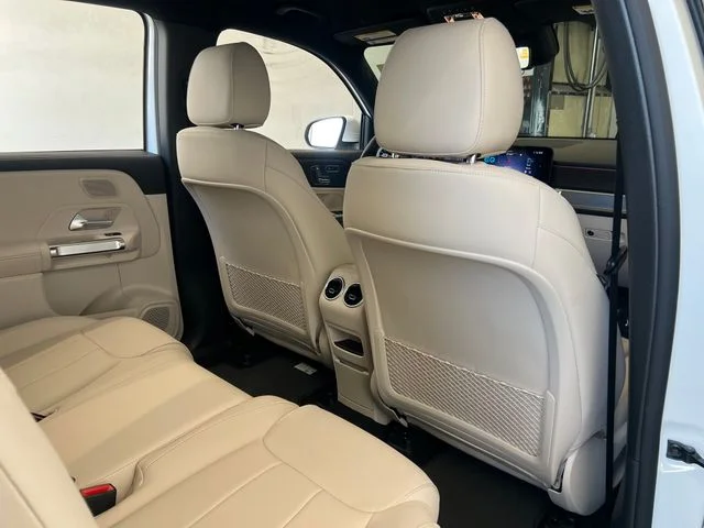 Used 2025 Polar White Mercedes-Benz 300 image 52