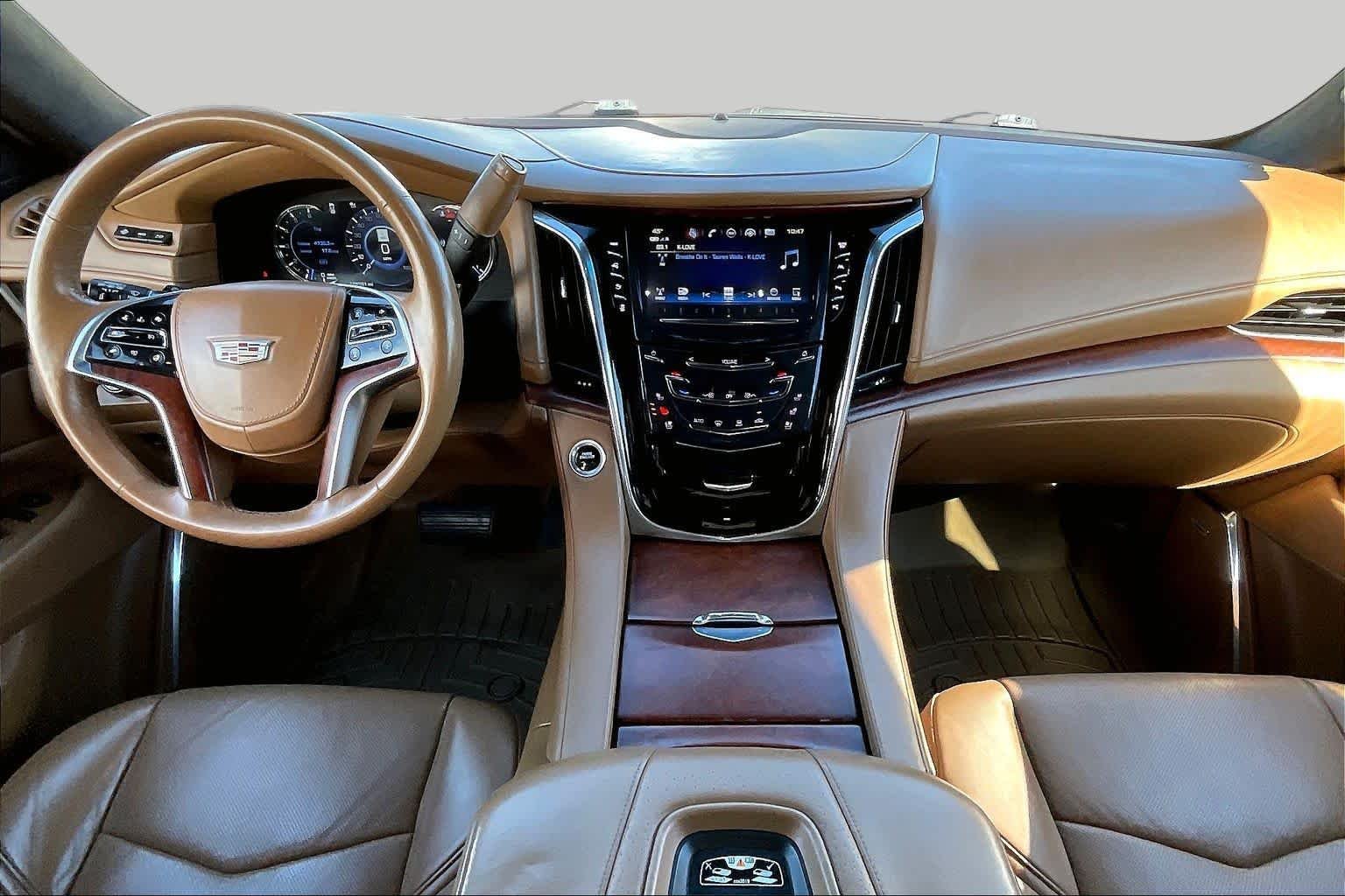 Used 2017 Crystal White Tricoat Cadillac Platinum image 15