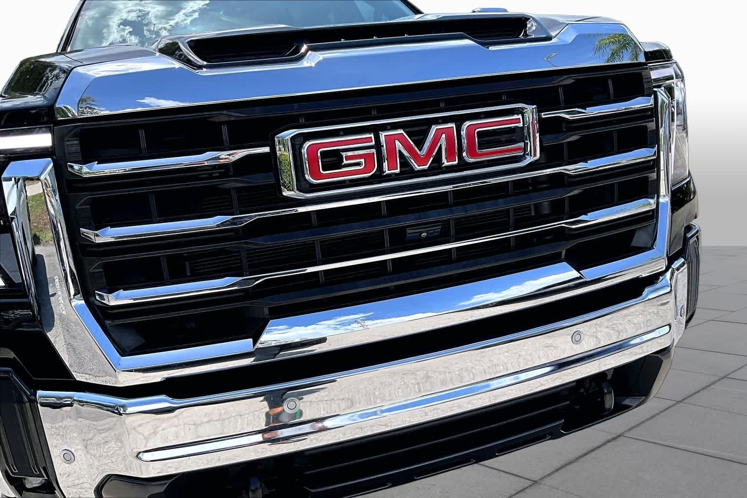 Used 2024 Onyx Black GMC SLT image 30