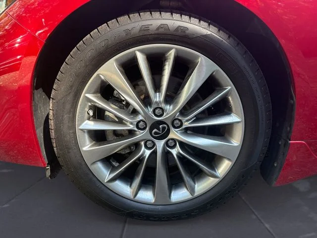 Used 2023 Red INFINITI LUXE image 41