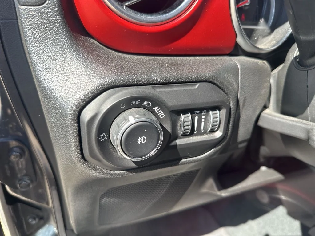 Certified Used 2022 Gray Jeep Unlimited Rubicon image 10