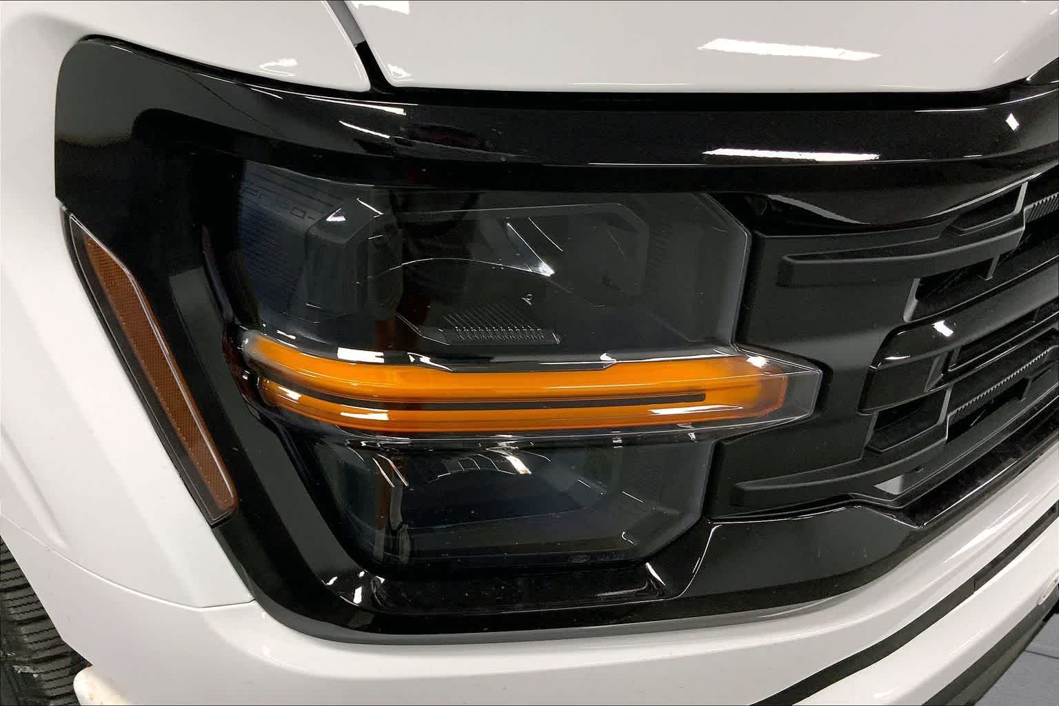 New 2026 Oxford White Ford XLT image 13